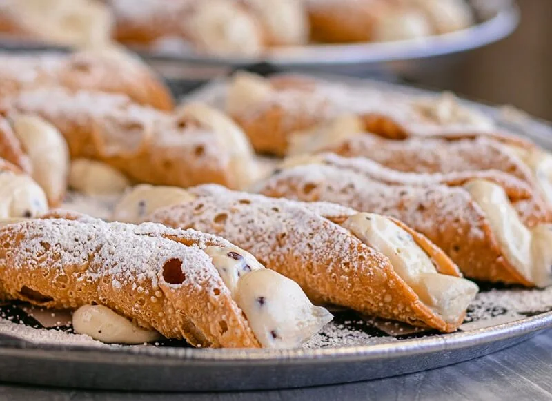 2023-Catering_Cannolis.jpg